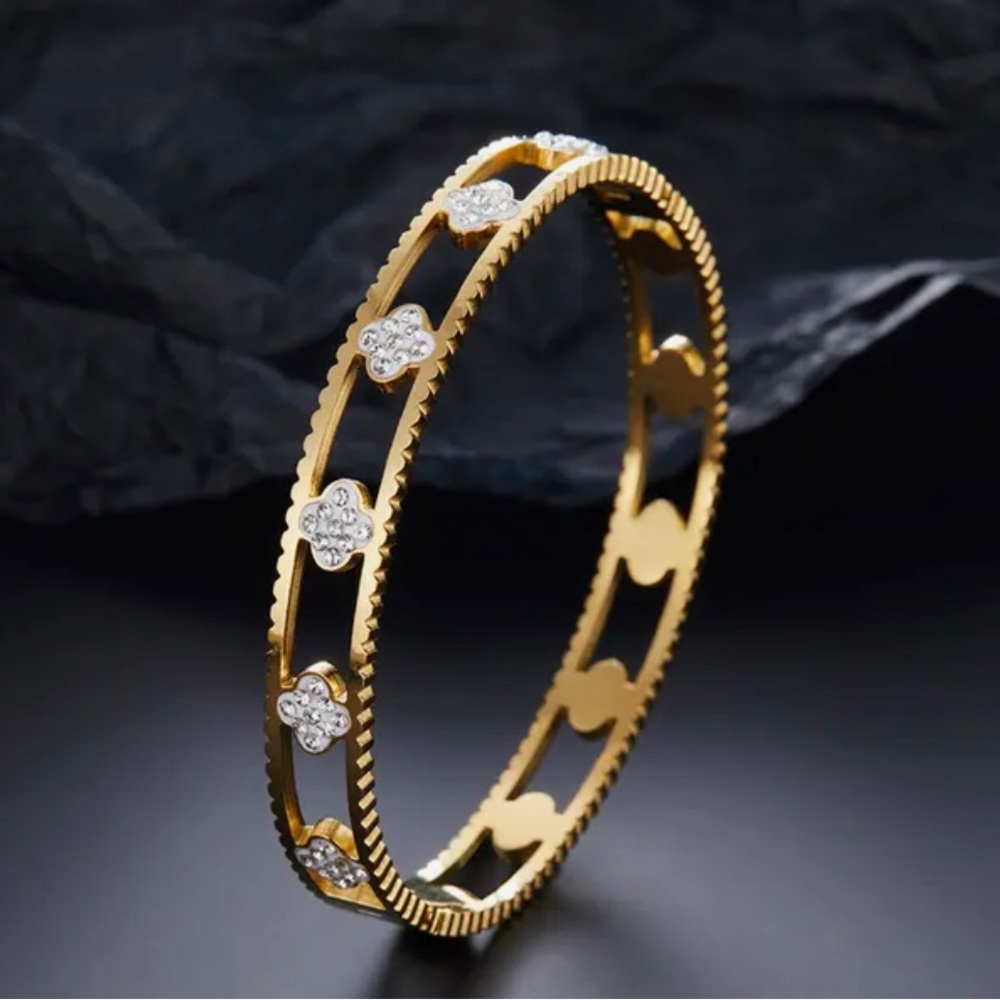 Clover bracelet